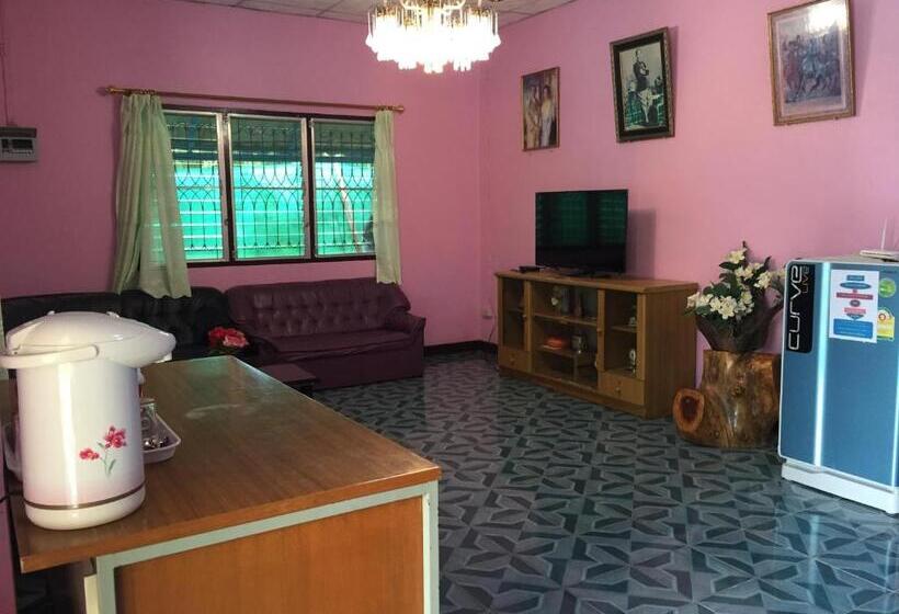 פנסיון Tassana House