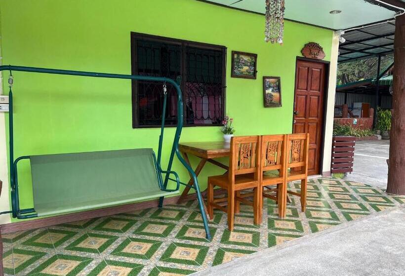 פנסיון Tassana House