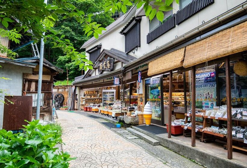 بنسيون Toemu Nozawa Lodge
