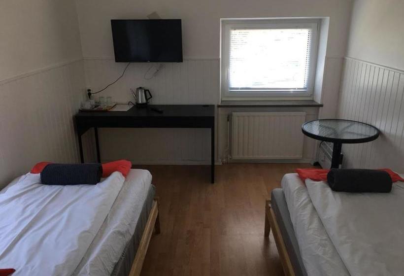 הוסטל Grums Old House