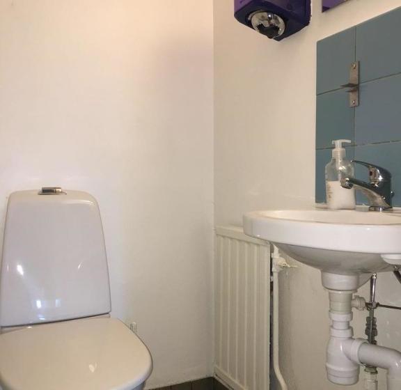 הוסטל Grums Old House