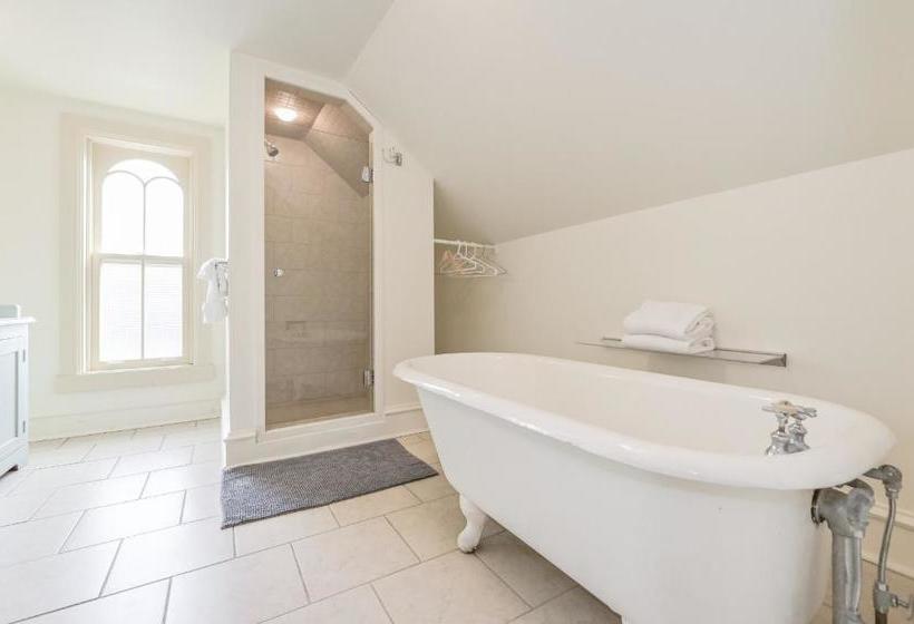 호스텔 St Andrew Suites