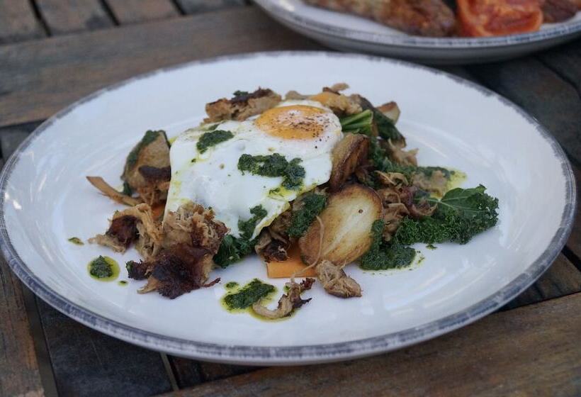 Общежитие The Angel Inn, Petworth