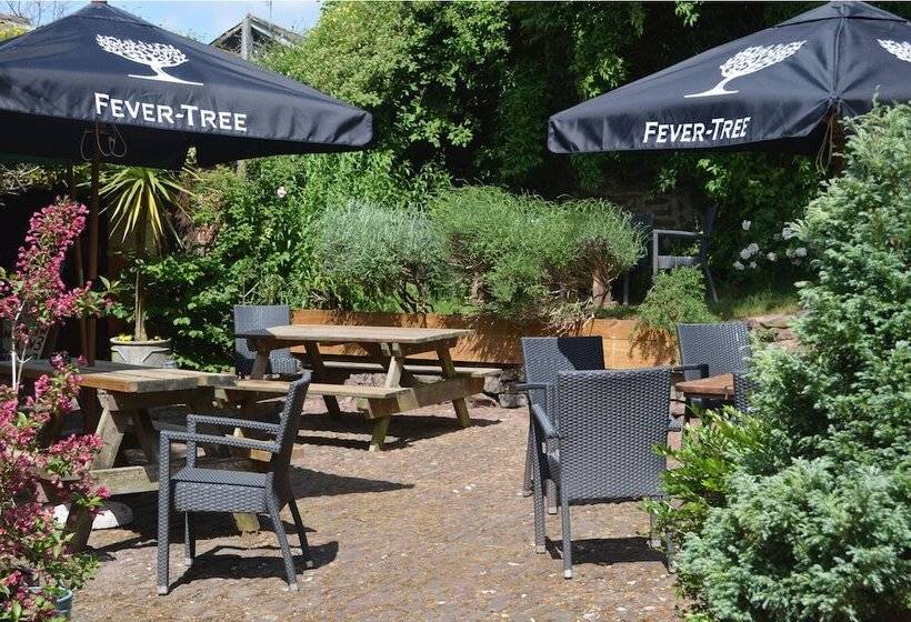 הוסטל The Lamb Inn