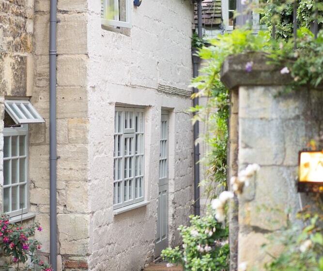 הוסטל The Lion Inn