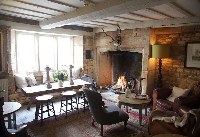 הוסטל The Lion Inn