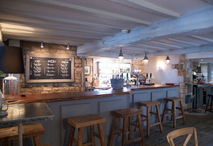 הוסטל The Lion Inn