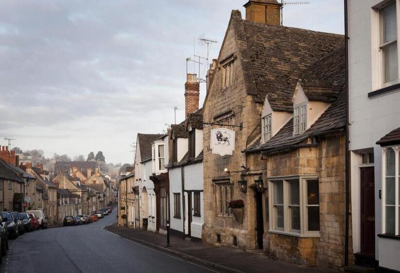 הוסטל The Lion Inn