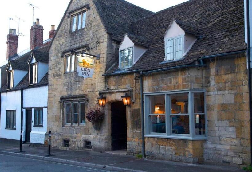 הוסטל The Lion Inn