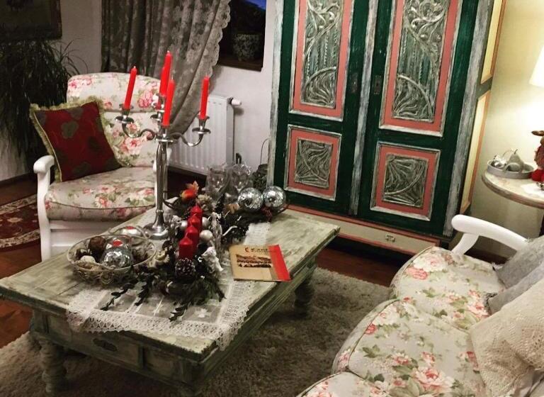 Casa Cositorarului Boutique Pension