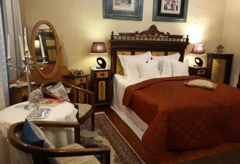 Casa Cositorarului Boutique Pension