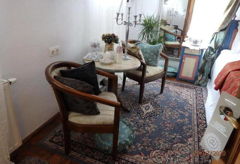 Casa Cositorarului Boutique Pension