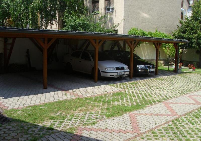 بنسيون Barokk Antik Guest Hause