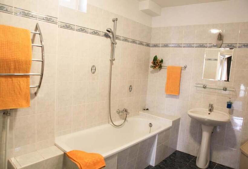 بنسيون Barokk Antik Guest Hause