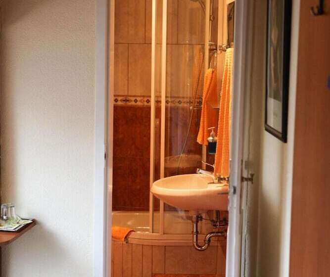 بنسيون Barokk Antik Guest Hause