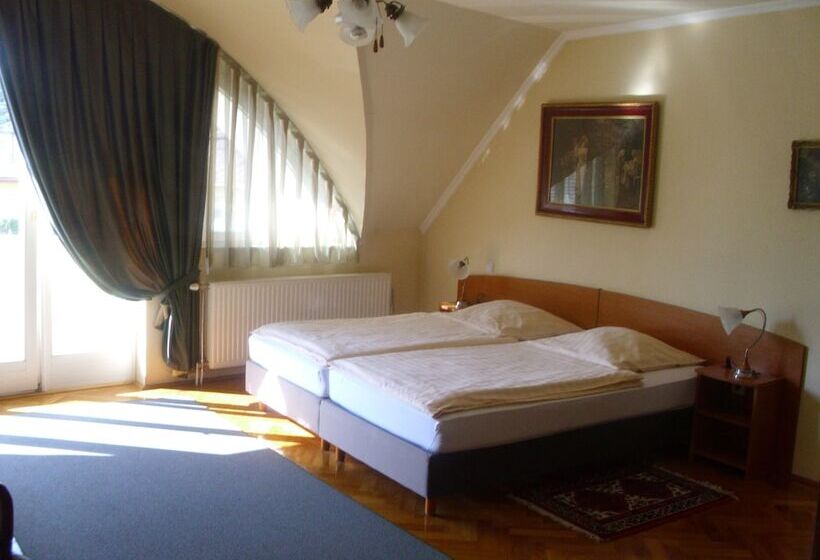 بنسيون Barokk Antik Guest Hause