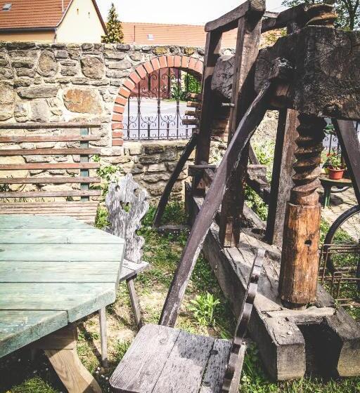 بنسيون Borostyánkert étterem & Vendégház