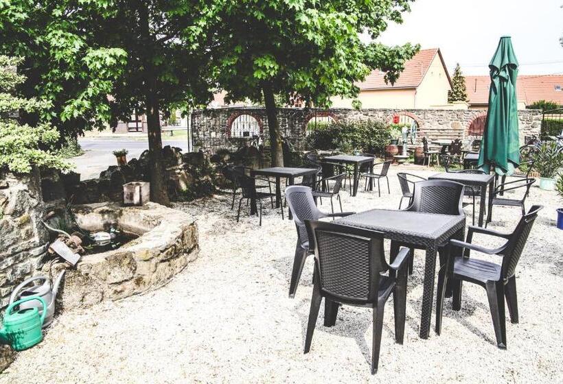 بنسيون Borostyánkert étterem & Vendégház