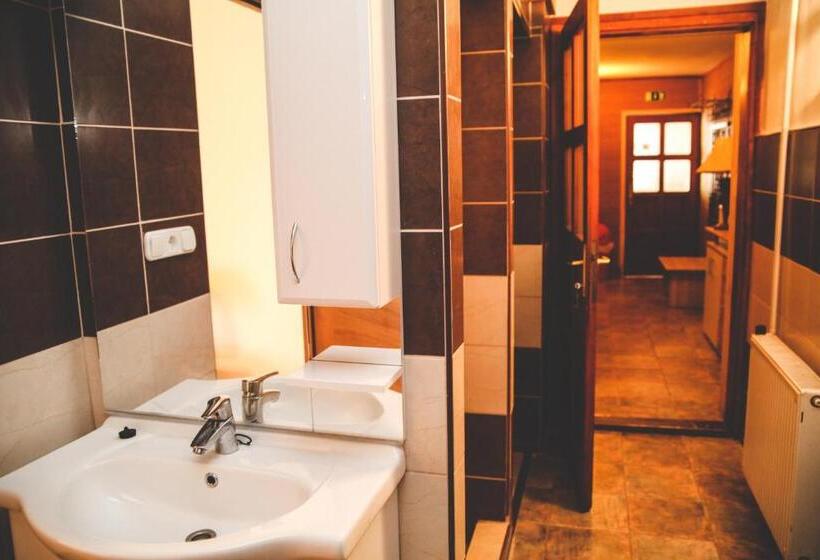 بنسيون Borostyánkert étterem & Vendégház