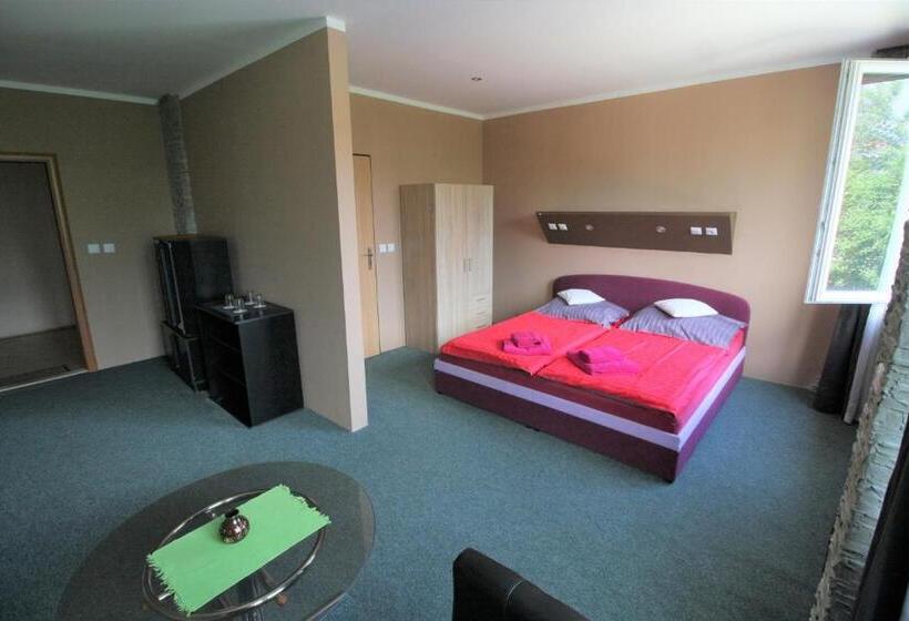 ペンション Garni