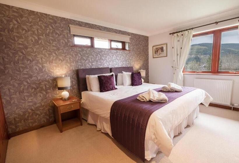 بنسيون Glede Knowe Guest House