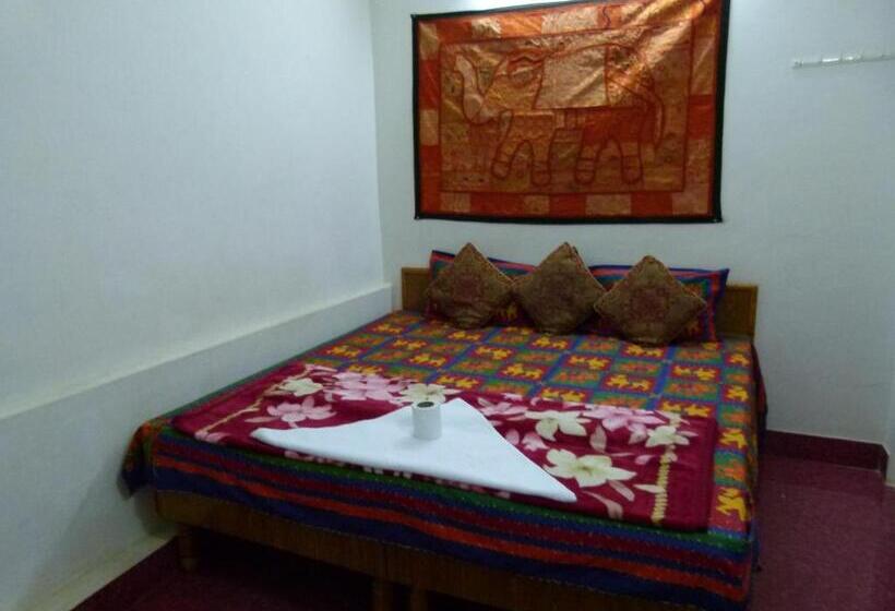 پانسیون Gajanand Guest House