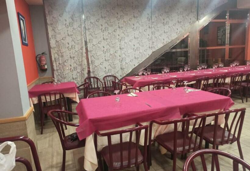 بنسيون Hostal Restaurante Baraka
