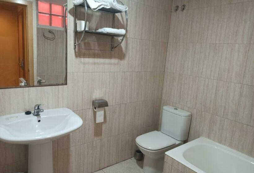 بنسيون Hostal Restaurante Baraka