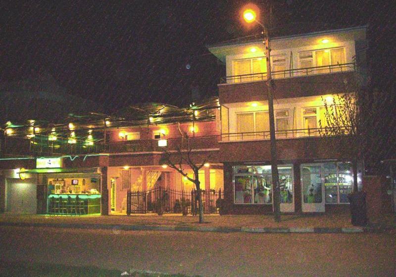פנסיון Nelly Guest House