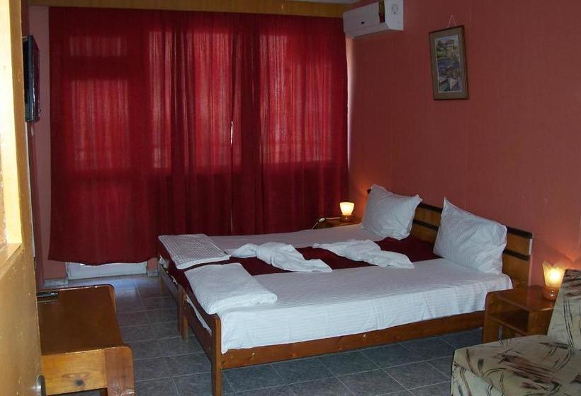פנסיון Nelly Guest House