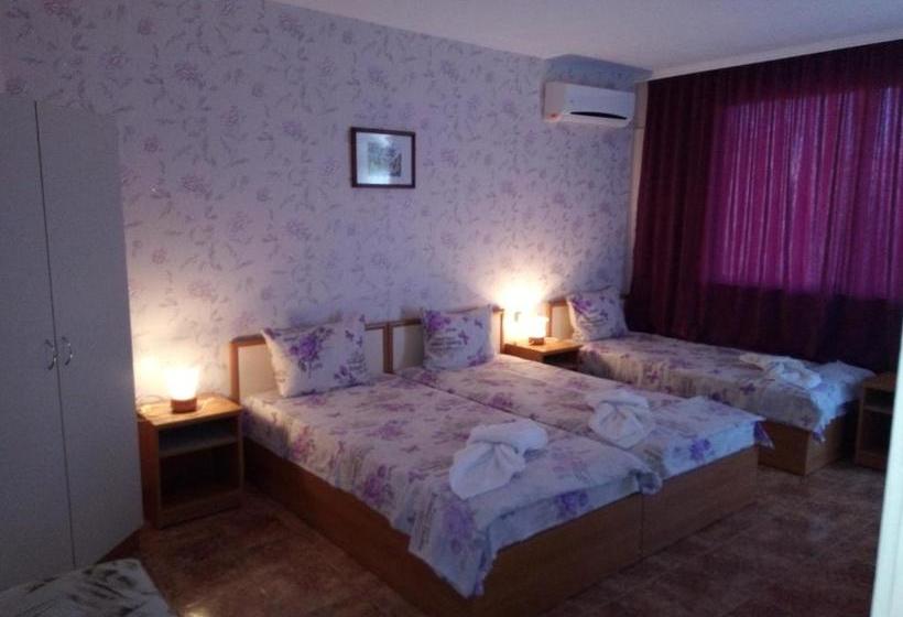 פנסיון Nelly Guest House