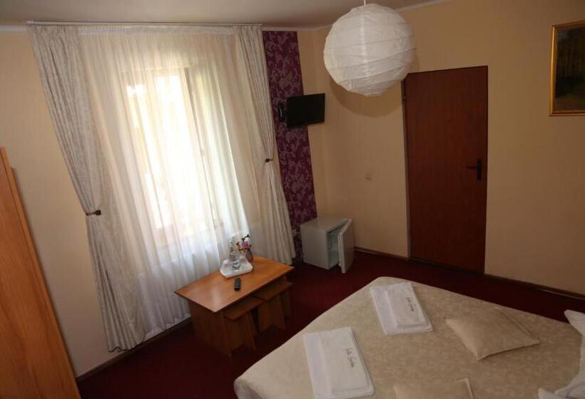 ペンション New Aosta Garden