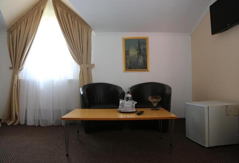 ペンション New Aosta Garden