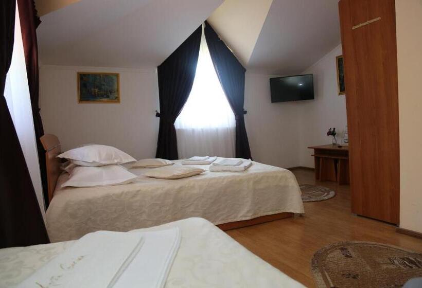 ペンション New Aosta Garden