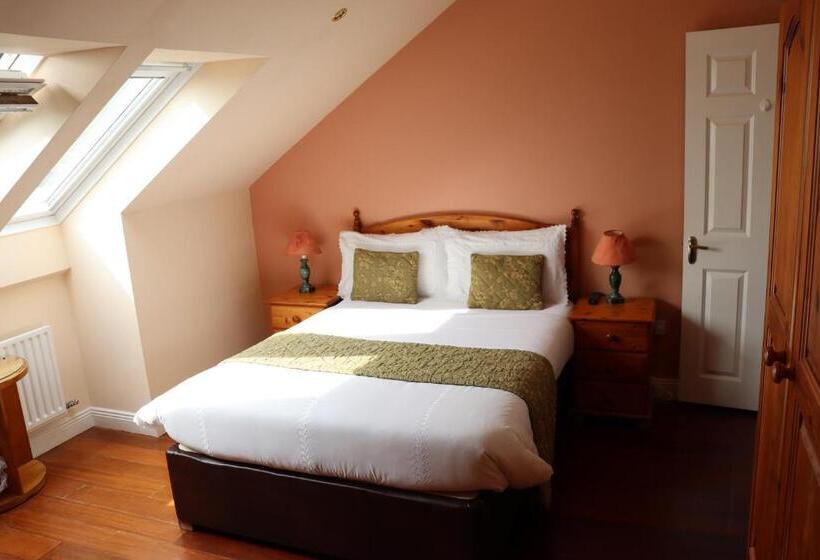 بنسيون The Old Pier Guest Accommodation, Bed Only, No Breakfast