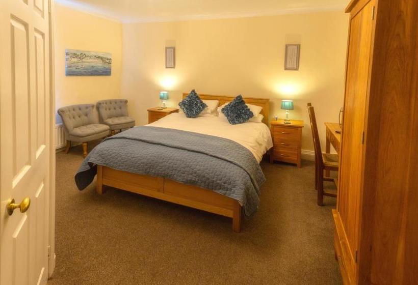 بنسيون The Roses