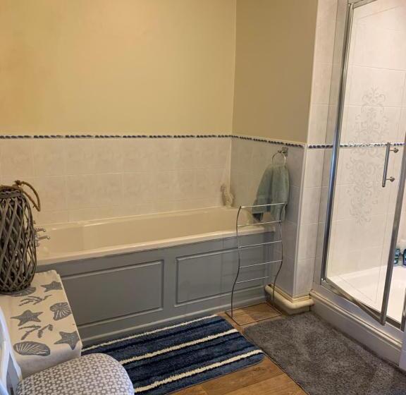 פנסיון The Suites At Ty Anne