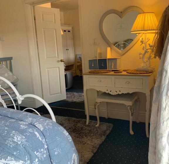 פנסיון The Suites At Ty Anne