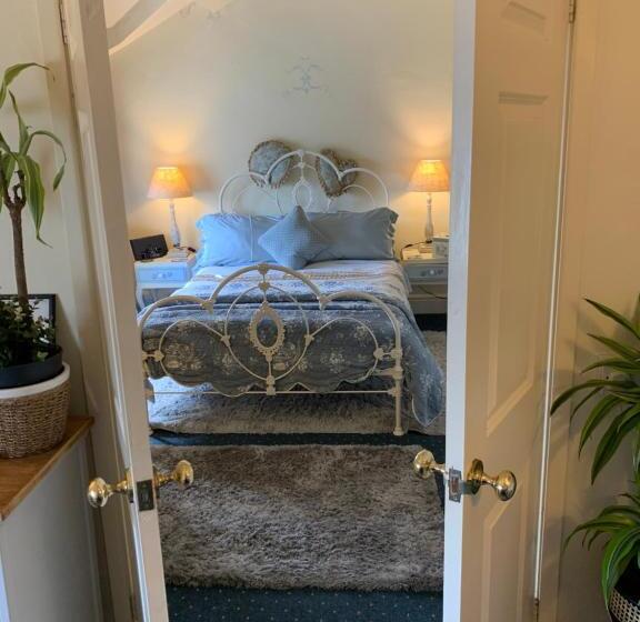 פנסיון The Suites At Ty Anne