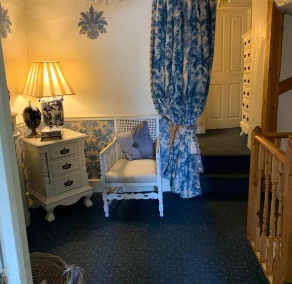 פנסיון The Suites At Ty Anne