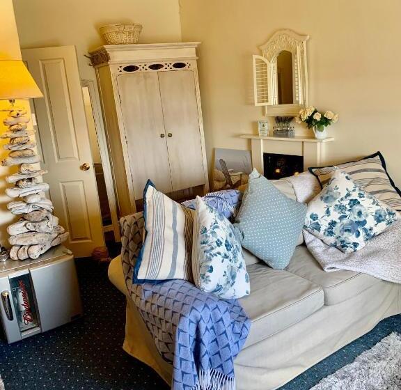 פנסיון The Suites At Ty Anne