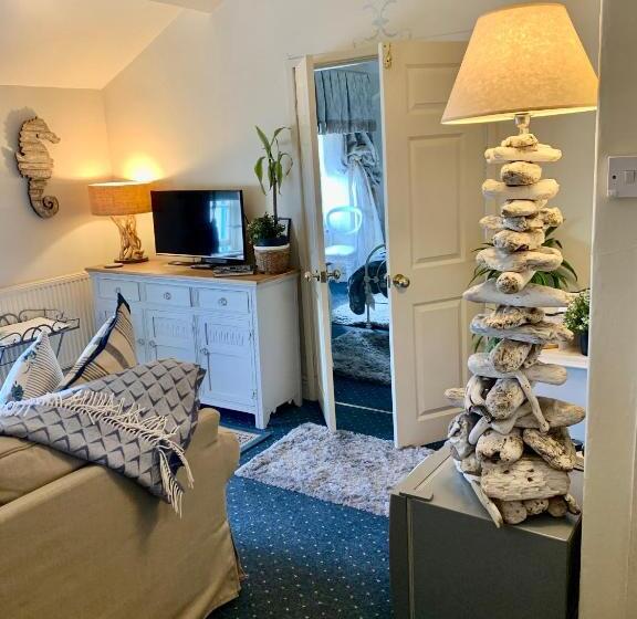 פנסיון The Suites At Ty Anne