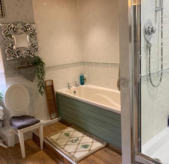 פנסיון The Suites At Ty Anne