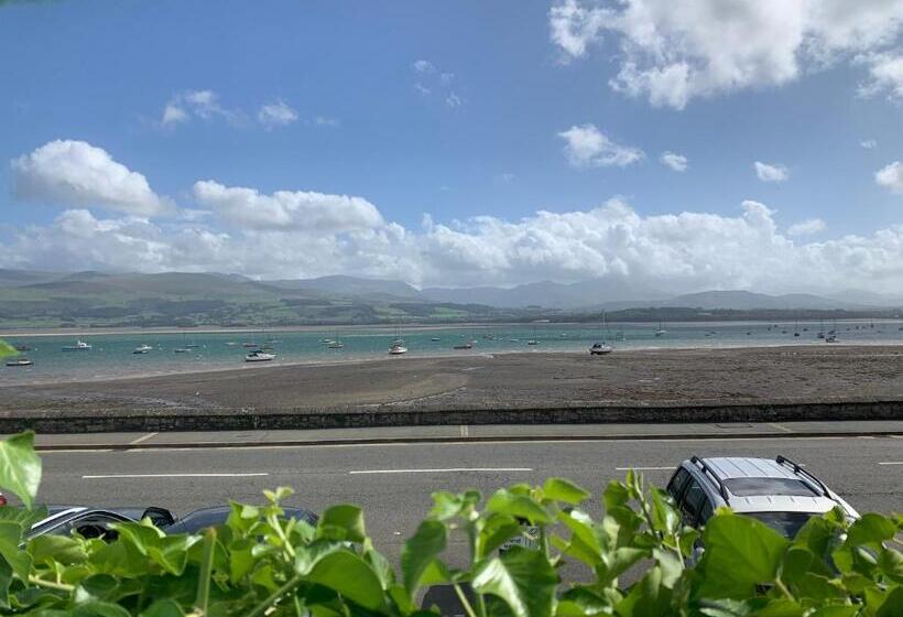 פנסיון The Suites At Ty Anne