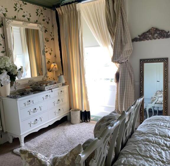 פנסיון The Suites At Ty Anne