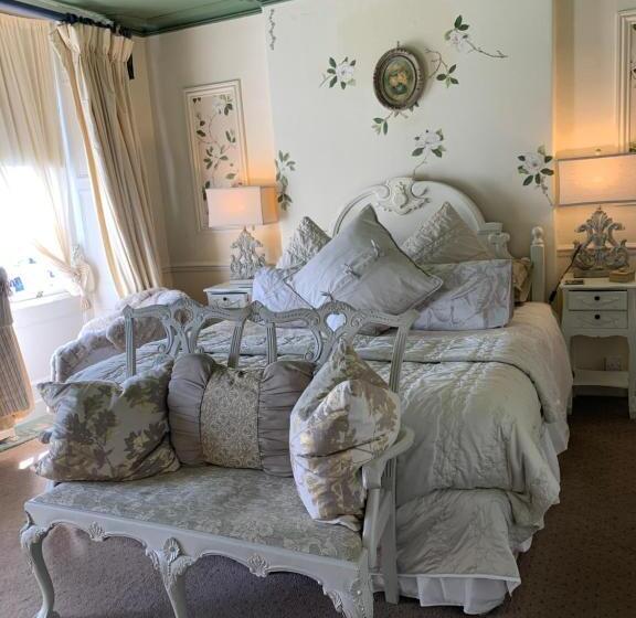 פנסיון The Suites At Ty Anne