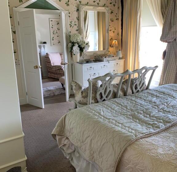 פנסיון The Suites At Ty Anne