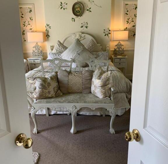 פנסיון The Suites At Ty Anne