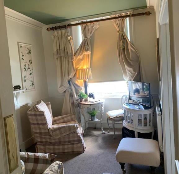 פנסיון The Suites At Ty Anne