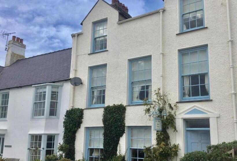 פנסיון The Suites At Ty Anne